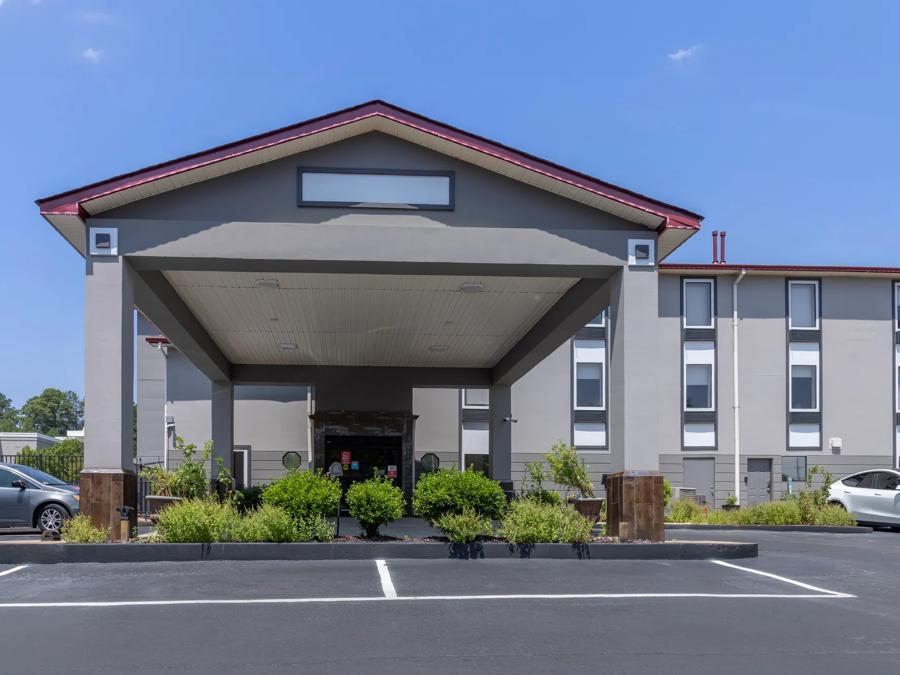 Red Roof Inn & Suites Clinton Exterior Arrival